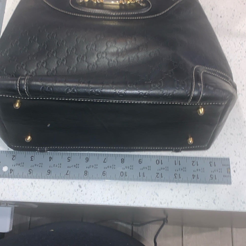 Gucci Vintage Black leather Debossed Shoulder Bag with Gold Hardware RARE - Picture 10 of 16